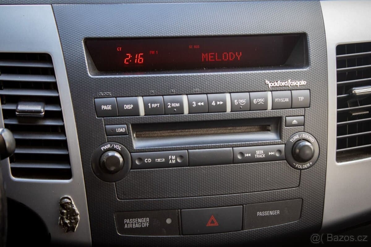 2011 Mitsubishi OUTLANDER - 12