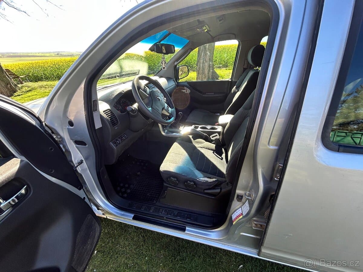 2010 Nissan NAVARA - 12