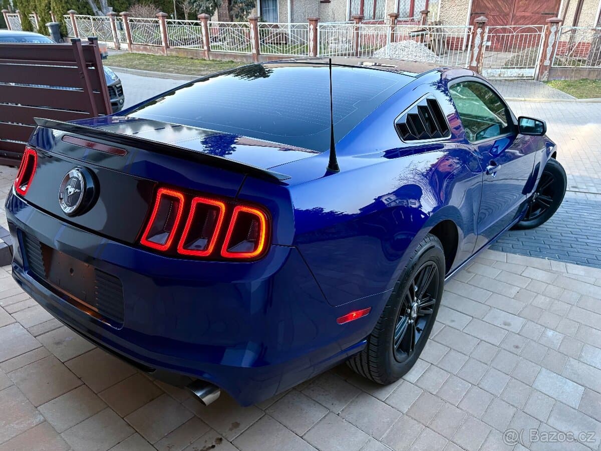 2013 Ford MUSTANG - 12