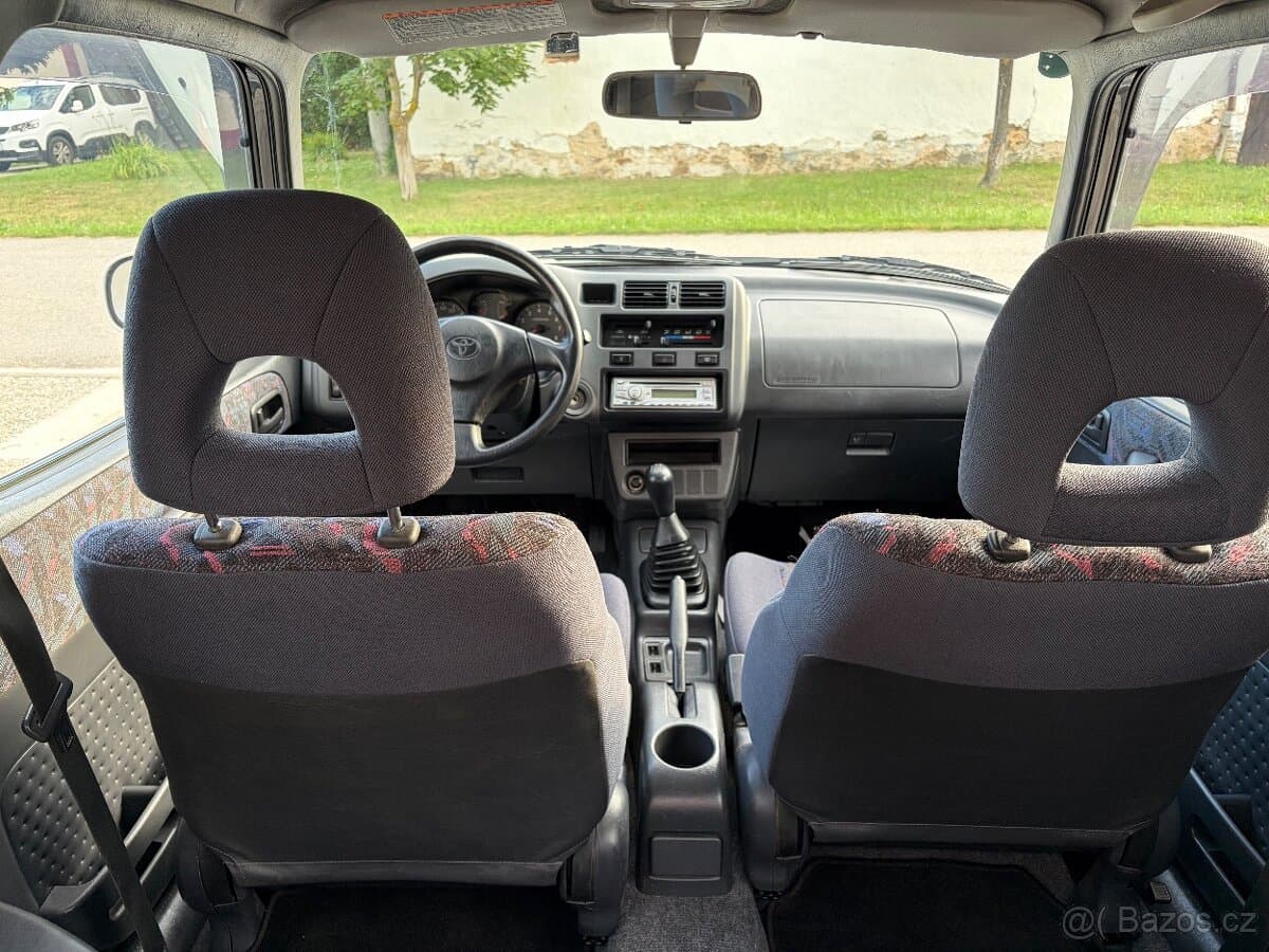 1999 Toyota RAV4 - 12