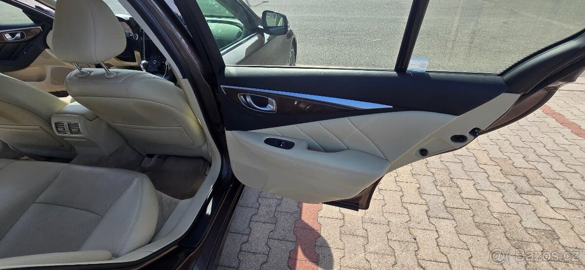 2015 Infiniti Q50 - 12