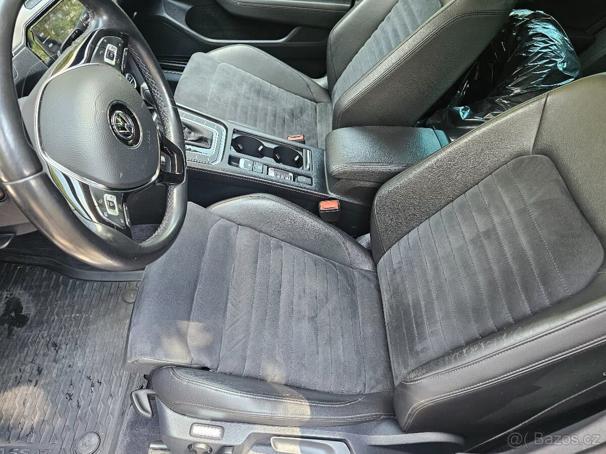 2018 Volkswagen PASSAT - 12