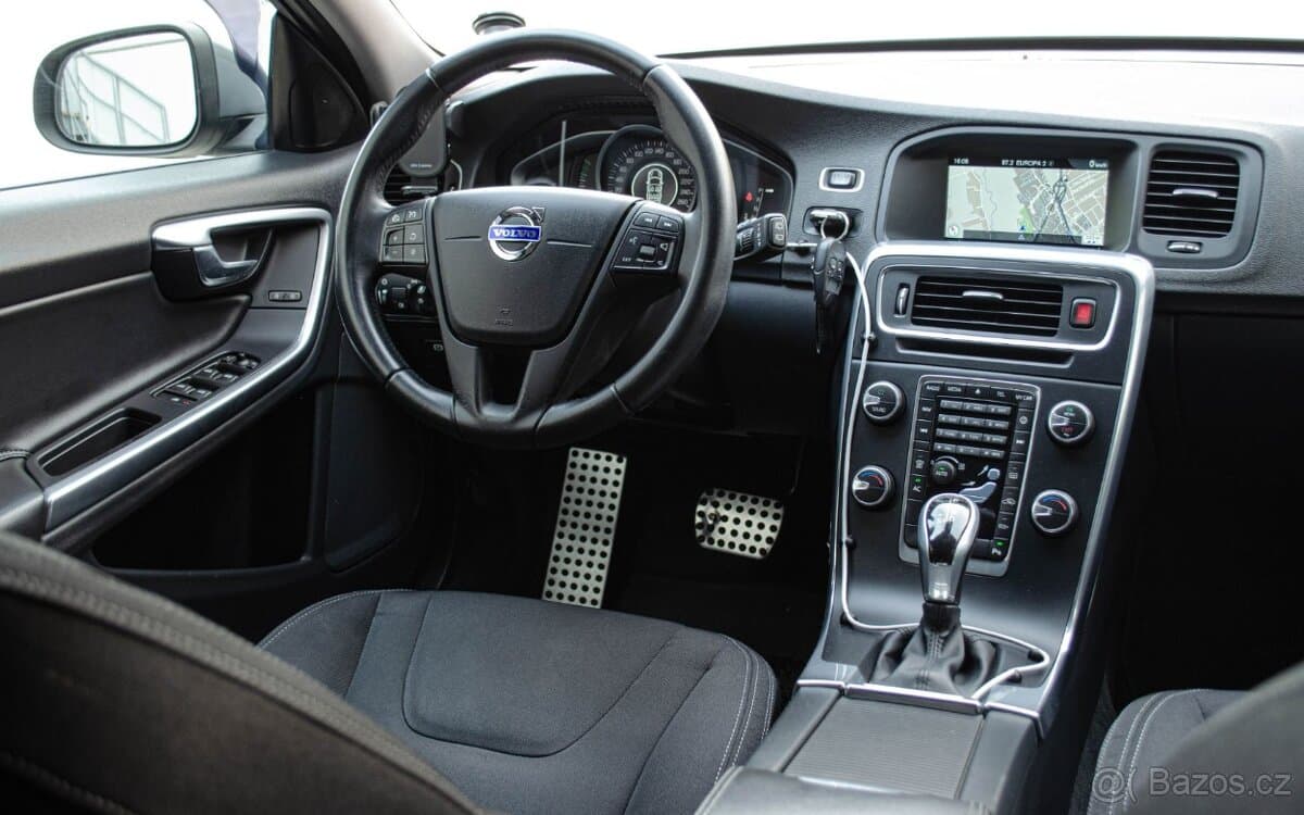 2016 Volvo V60 - 12