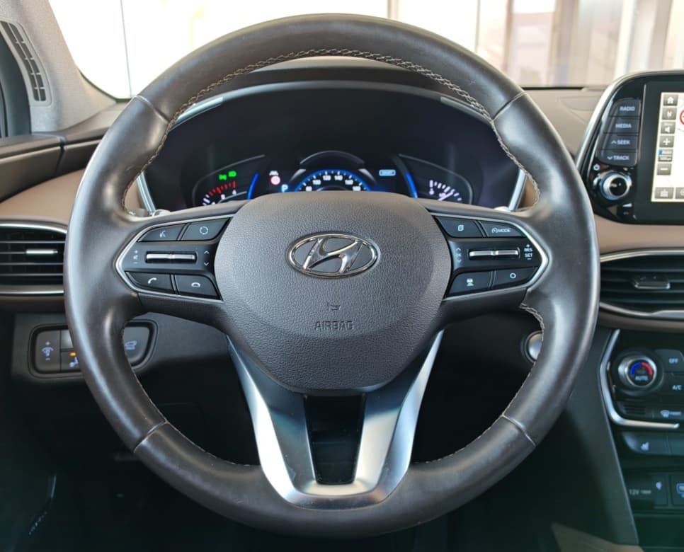 2019 Hyundai SANTA FE - 12