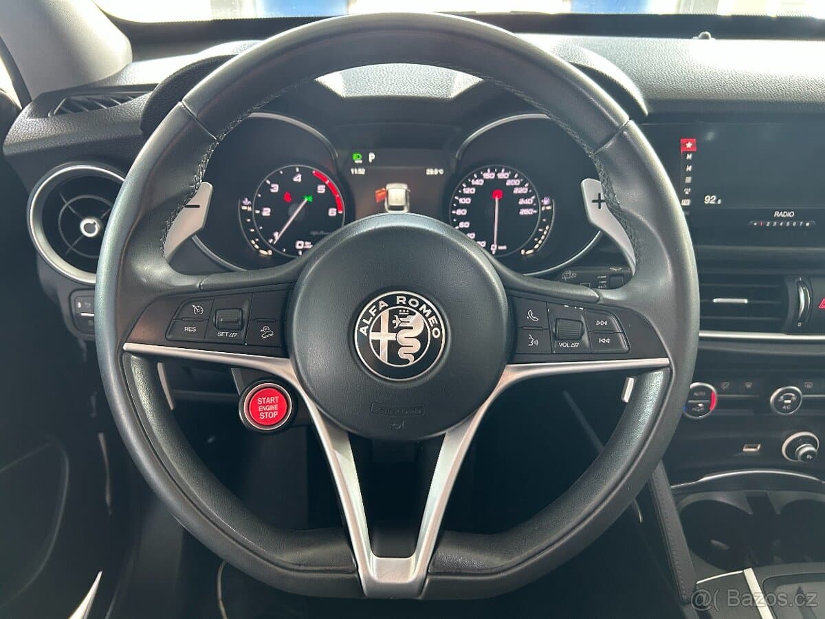 2018 Alfa Romeo STELVIO - 12