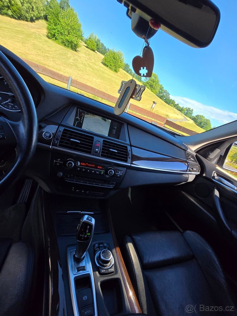 2010 BMW X5 - 12