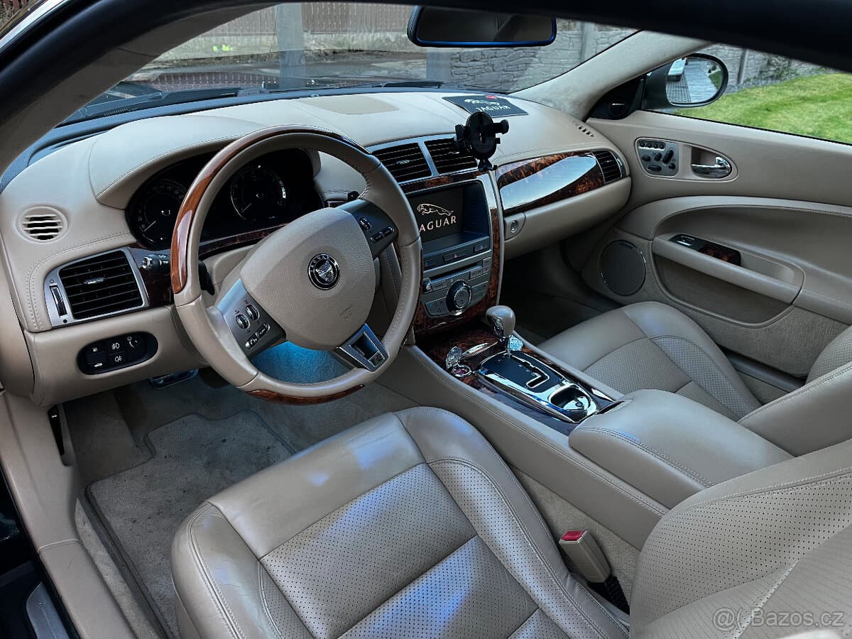 2008 Jaguar XK - 12