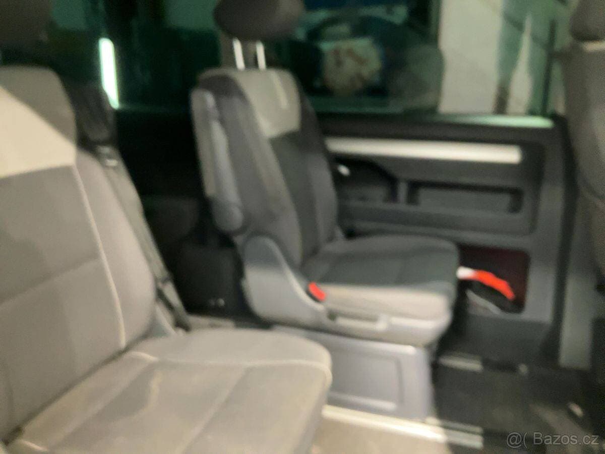 2013 Volkswagen MULTIVAN - 12