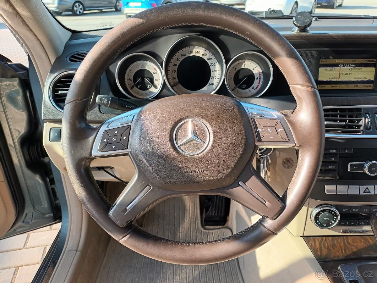 2011 Mercedes-Benz C-CLASS - 12