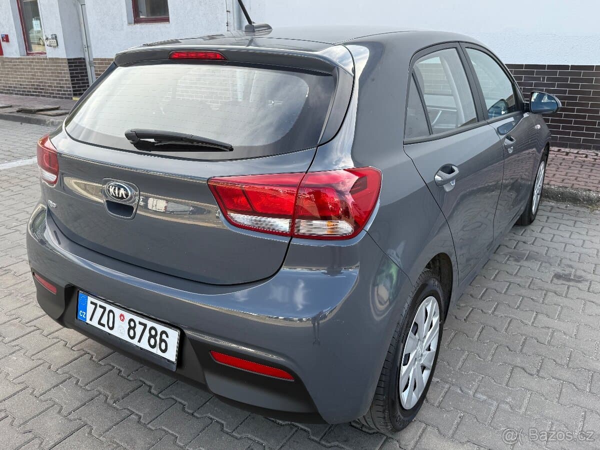 2021 Kia RIO - 12