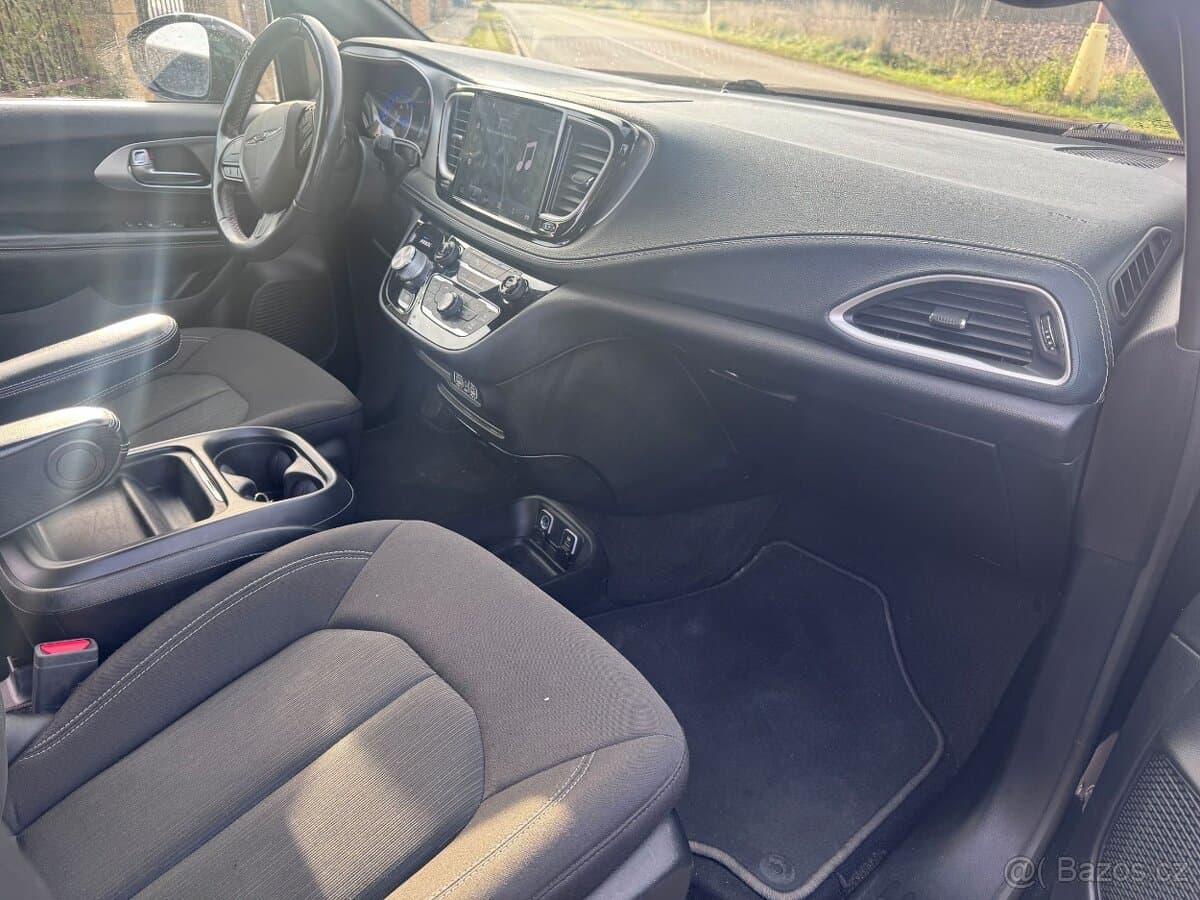 2021 Chrysler PACIFICA - 12