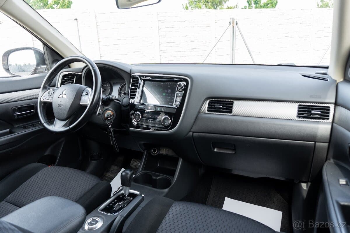 2013 Mitsubishi OUTLANDER - 12