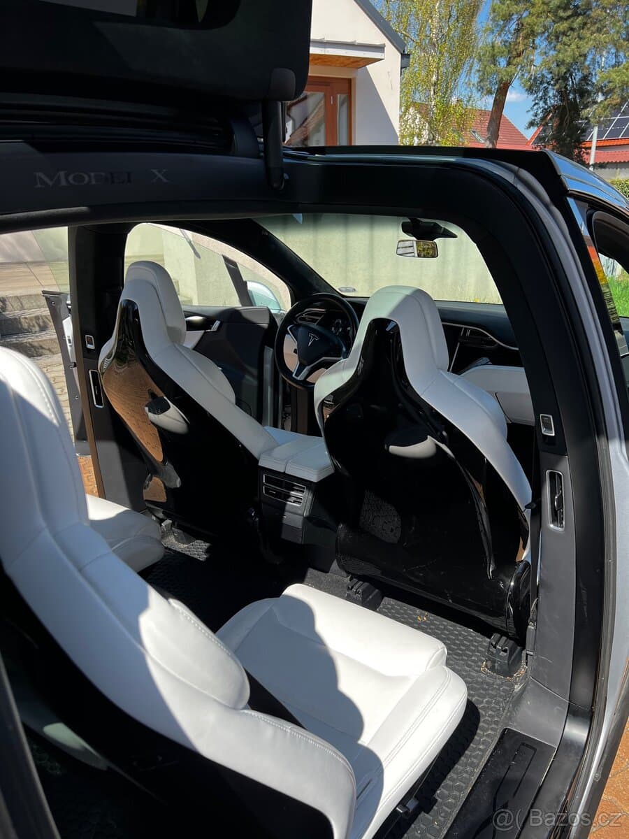 2017 Tesla MODEL X - 12