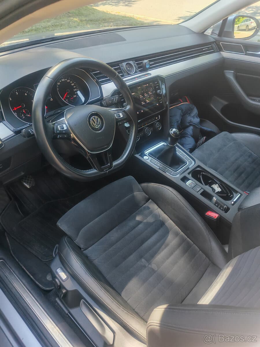 2018 Volkswagen PASSAT - 12