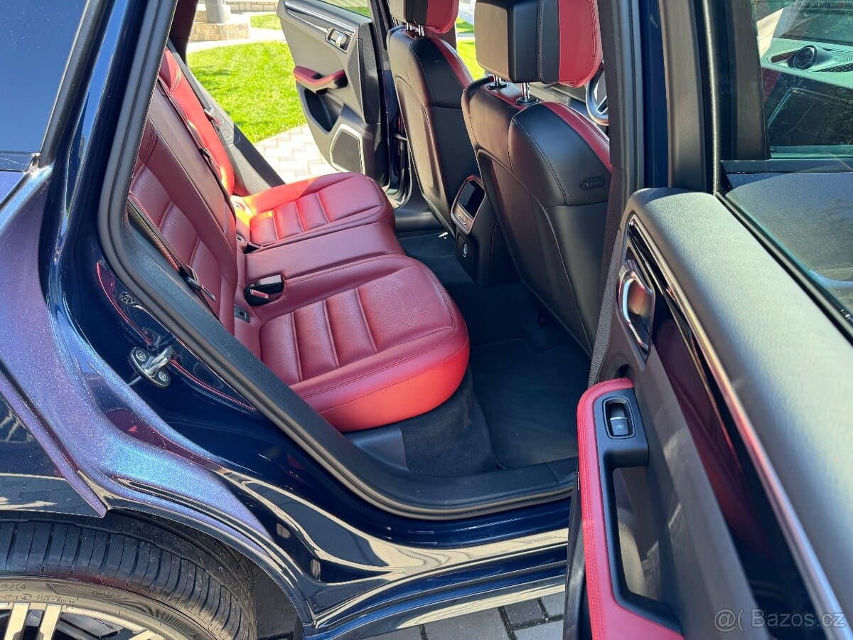 2015 Porsche MACAN - 12