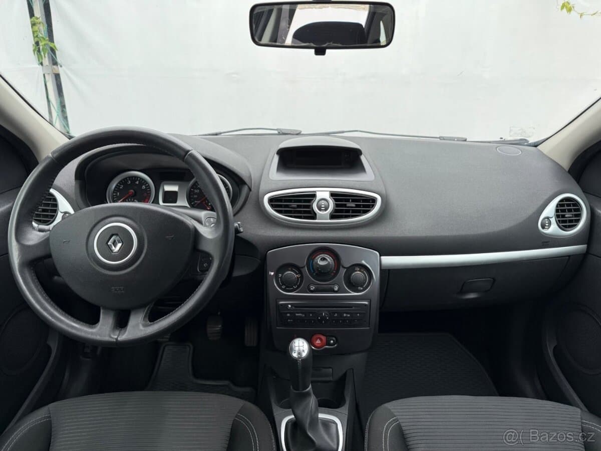 2012 Renault CLIO - 12