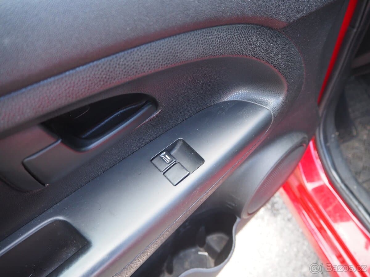 2012 Kia VENGA - 12