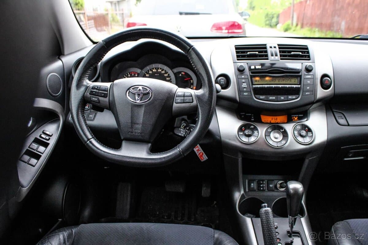 2010 Toyota RAV4 - 12