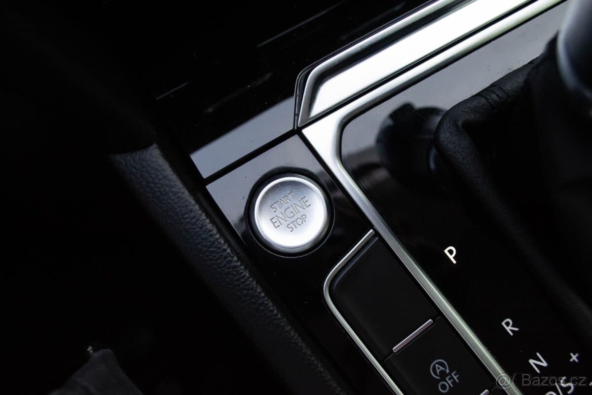 2018 Volkswagen PASSAT - 12