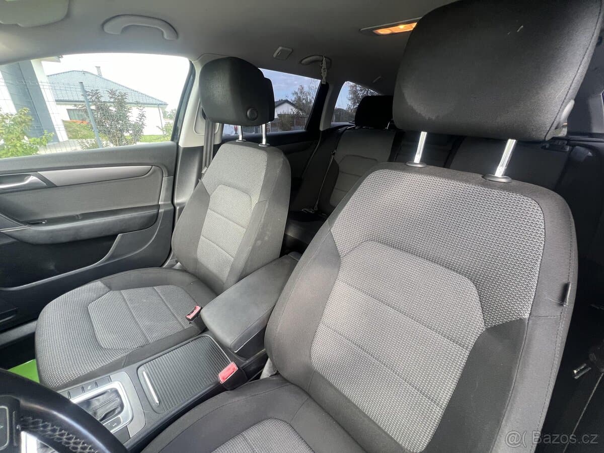 2011 Volkswagen PASSAT - 12