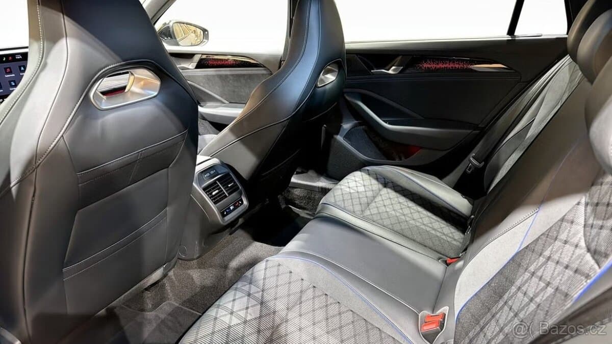 Volkswagen PASSAT - 12