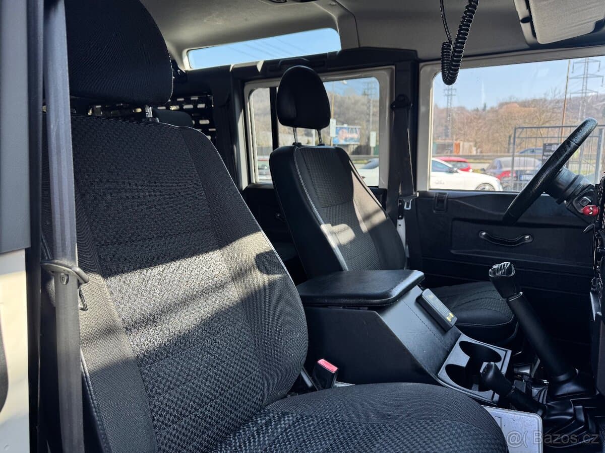 2010 Land Rover DEFENDER - 12