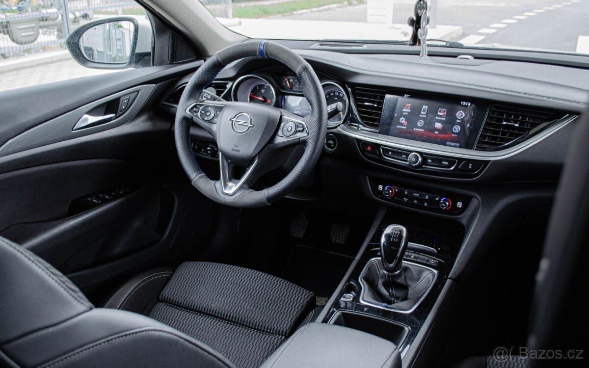 2017 Opel INSIGNIA - 12