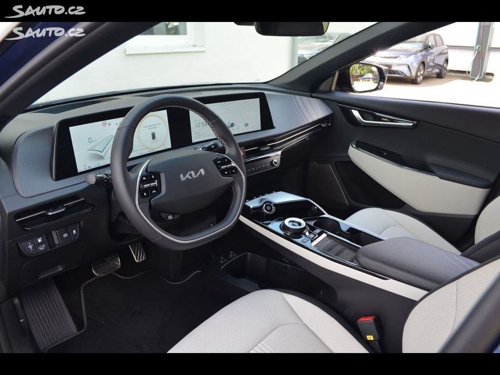 2023 Kia EV6 - 12