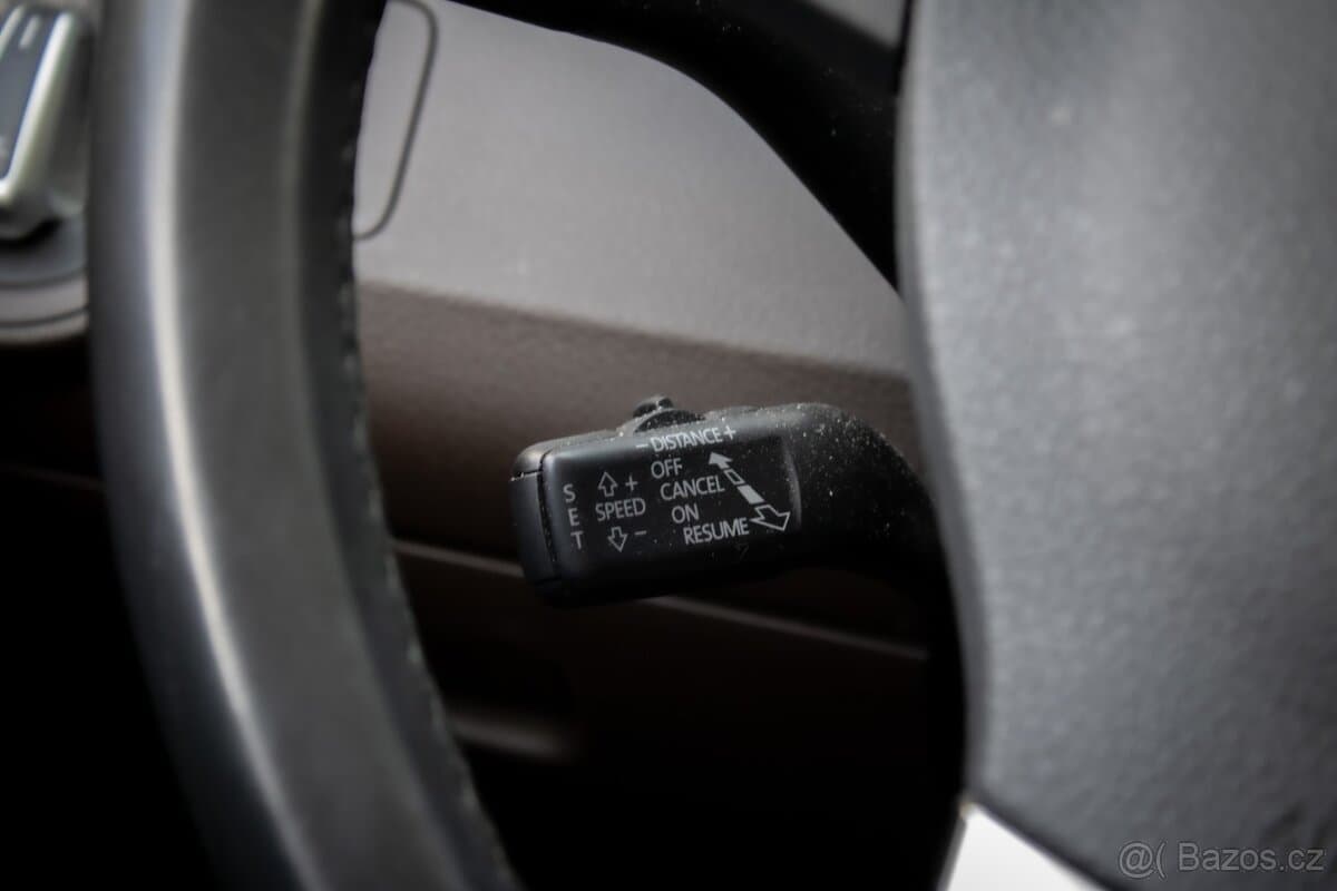 2011 Volkswagen PASSAT - 12