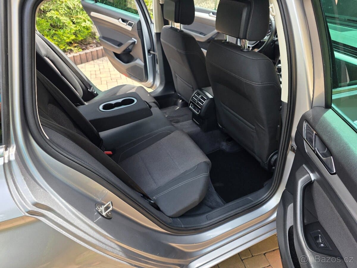 2017 Volkswagen PASSAT - 12