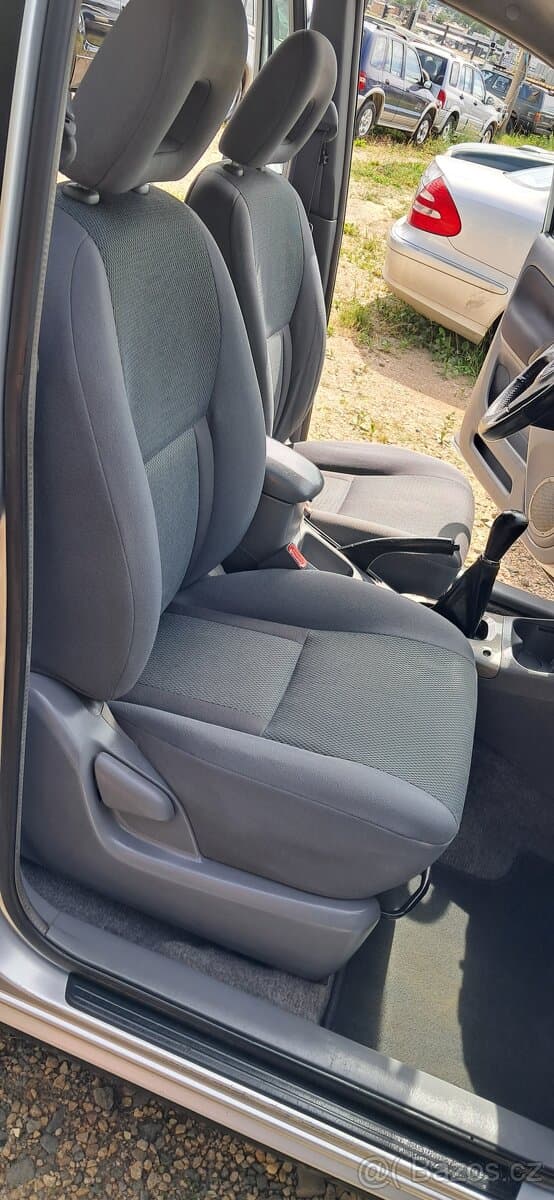 2002 Toyota RAV4 - 12