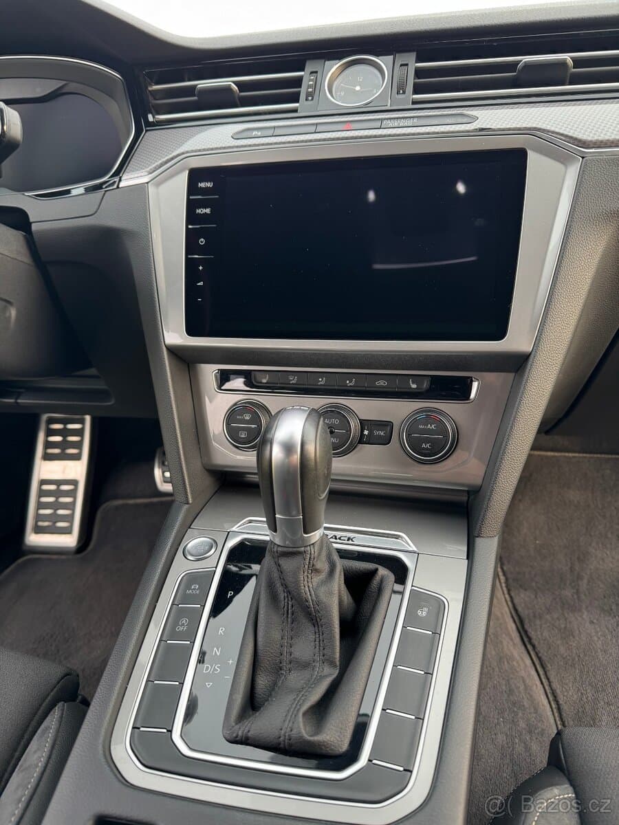 2018 Volkswagen PASSAT - 12