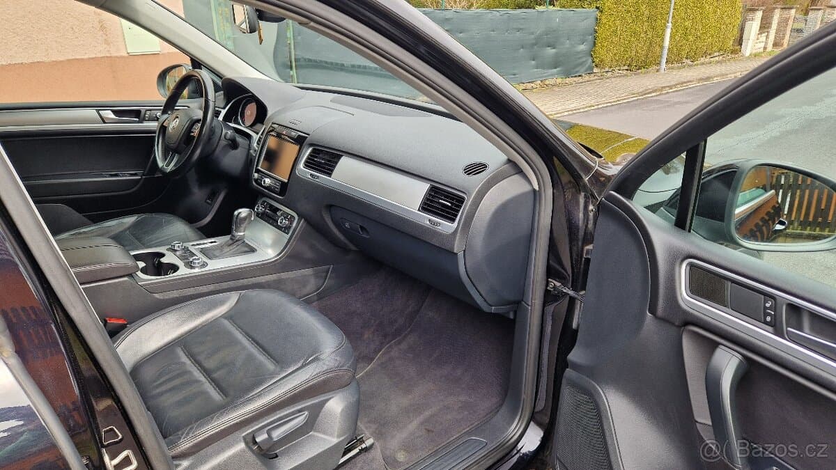 2010 Volkswagen TOUAREG - 12