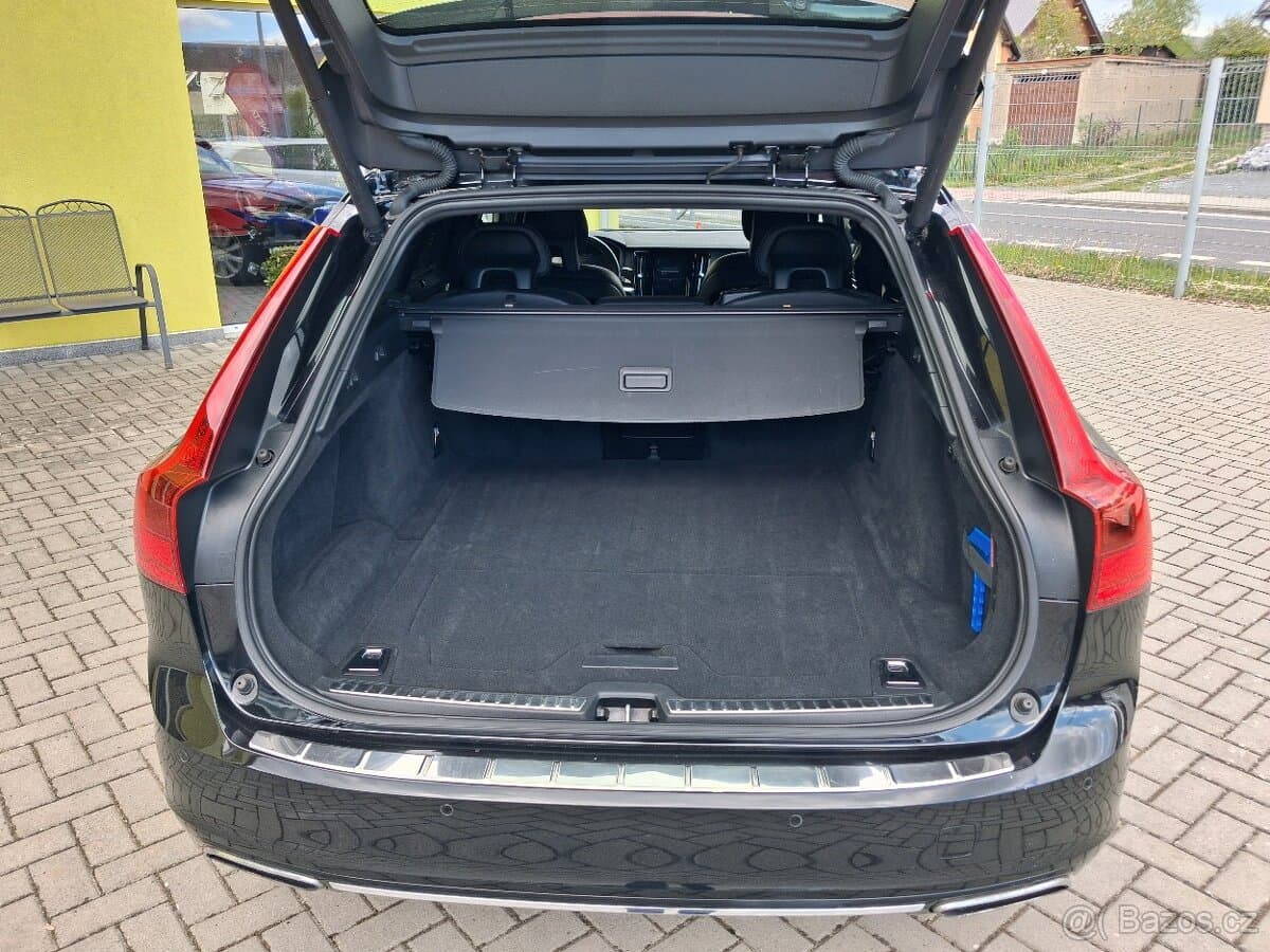 2017 Volvo V90 - 12