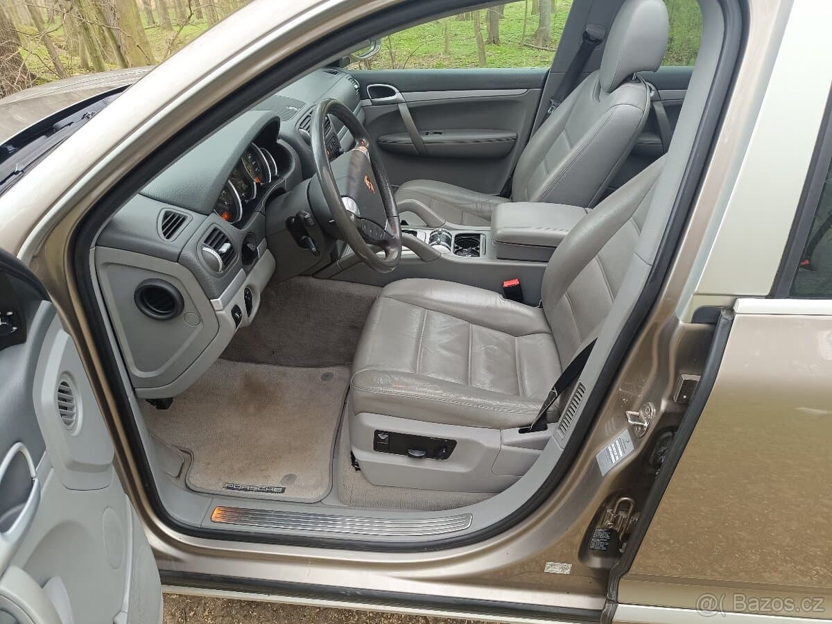 2004 Porsche CAYENNE - 12
