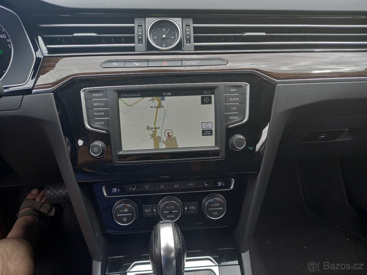 2015 Volkswagen PASSAT - 12
