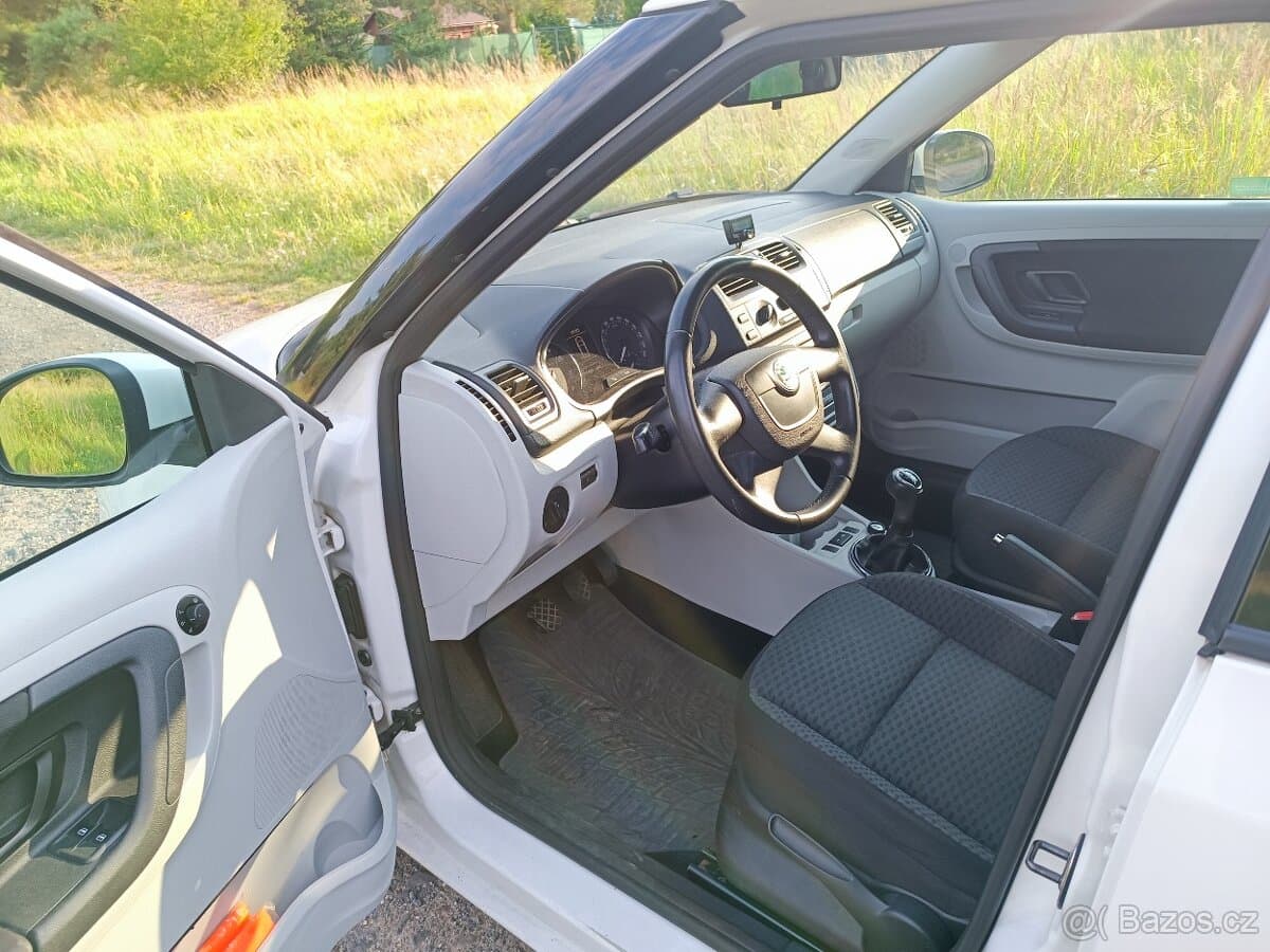 2010 Škoda FABIA - 12