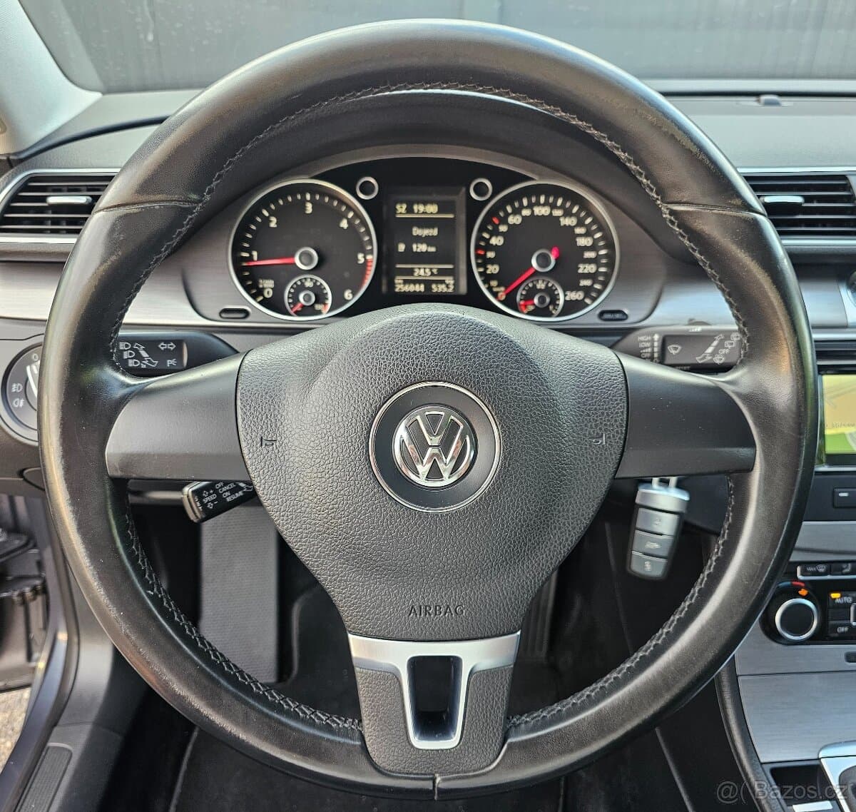 2011 Volkswagen PASSAT - 12