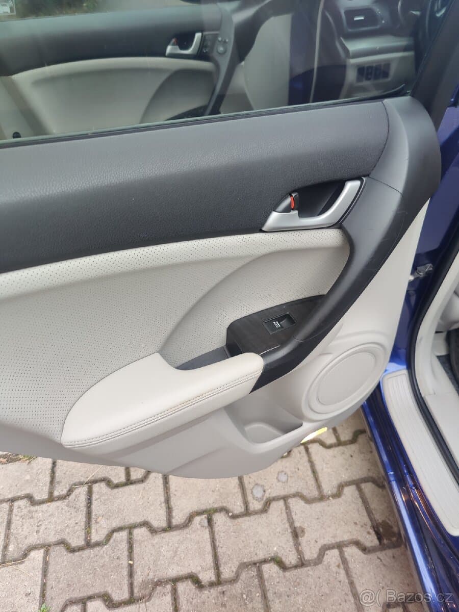 2010 Honda ACCORD - 12