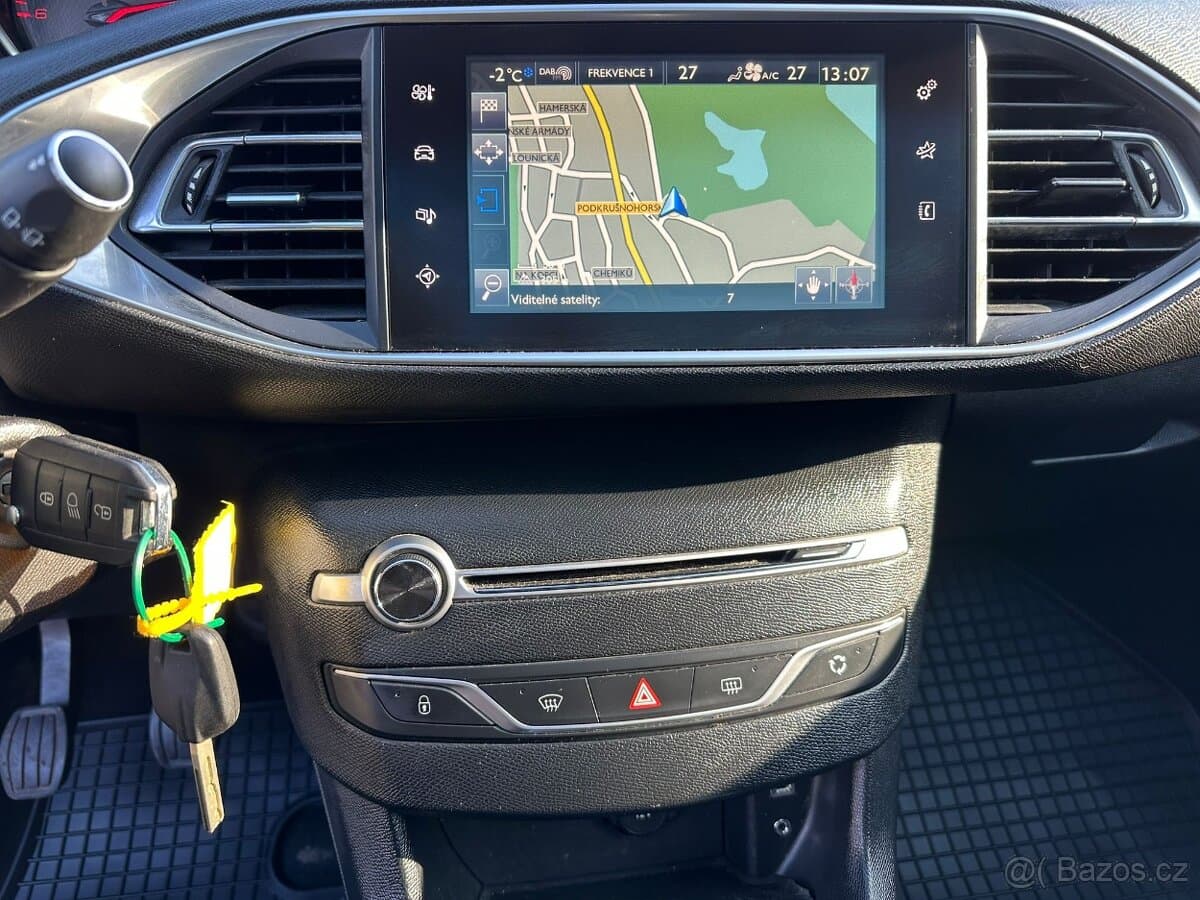 2015 Peugeot 308 - 12