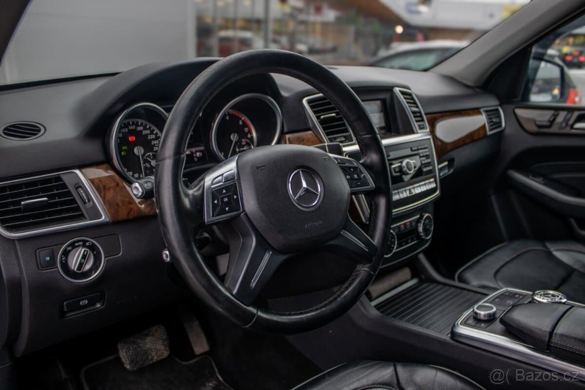 Mercedes-Benz M-CLASS - 12