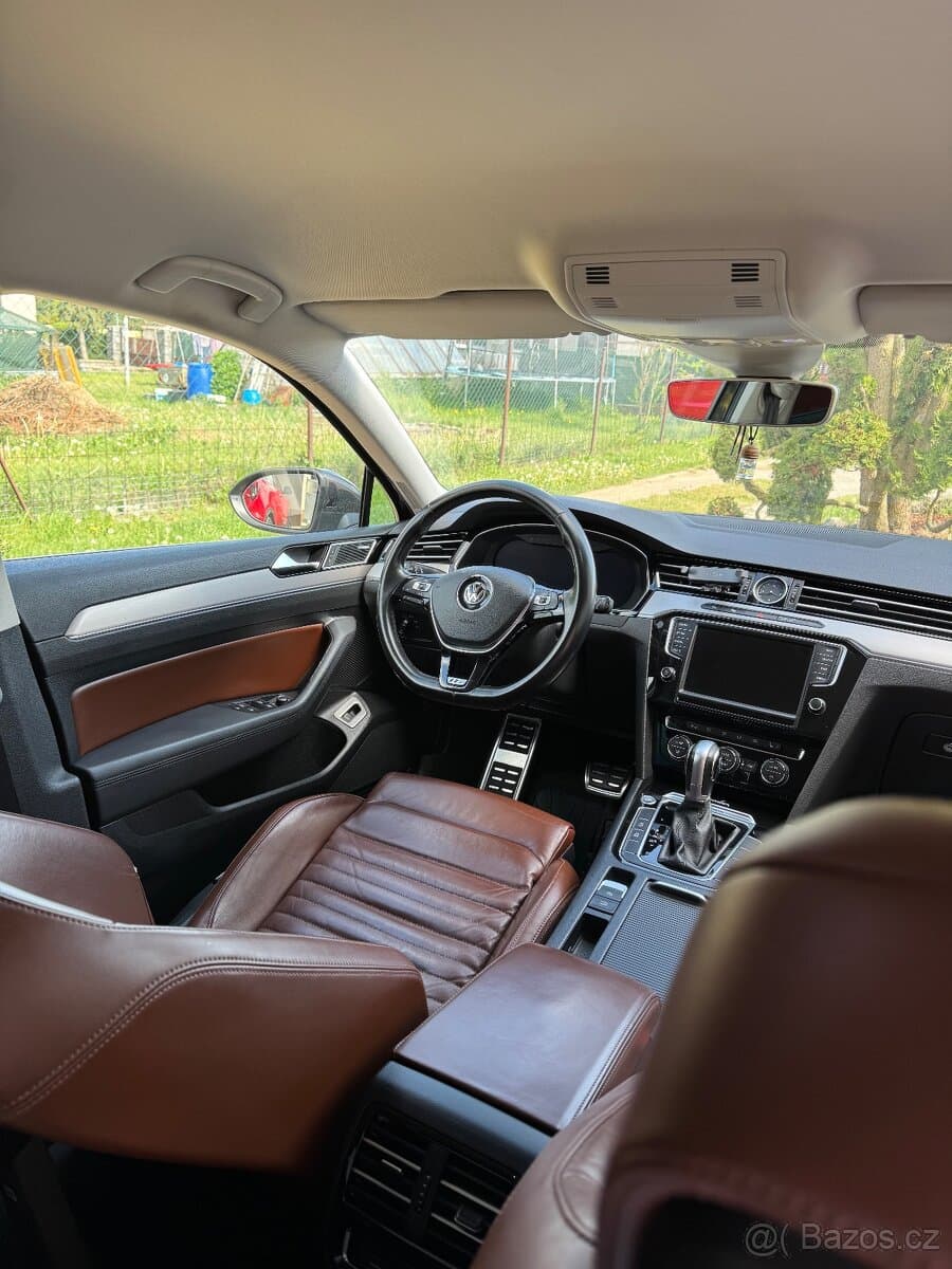 2015 Volkswagen PASSAT - 12