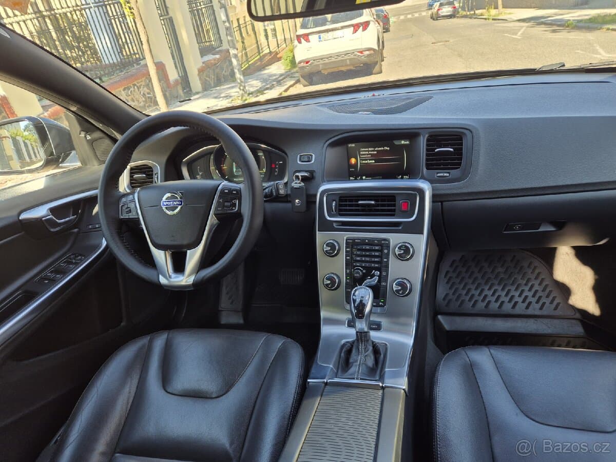 2014 Volvo V60 - 12