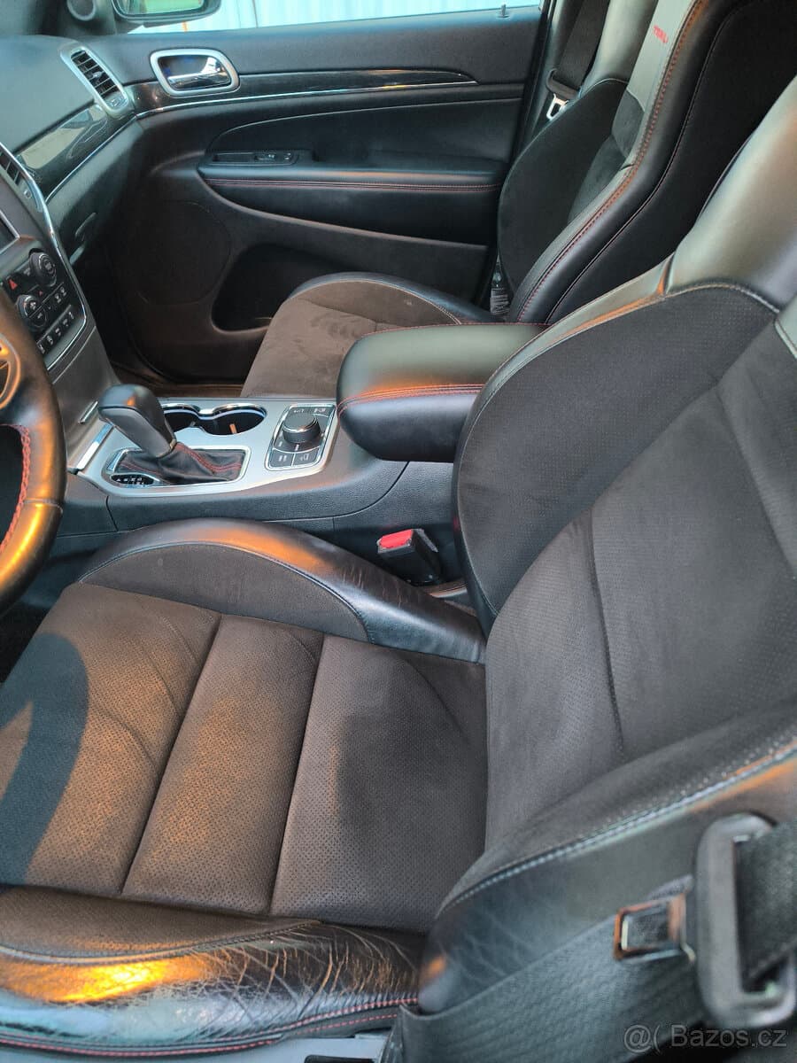 2019 Jeep CHEROKEE - 12