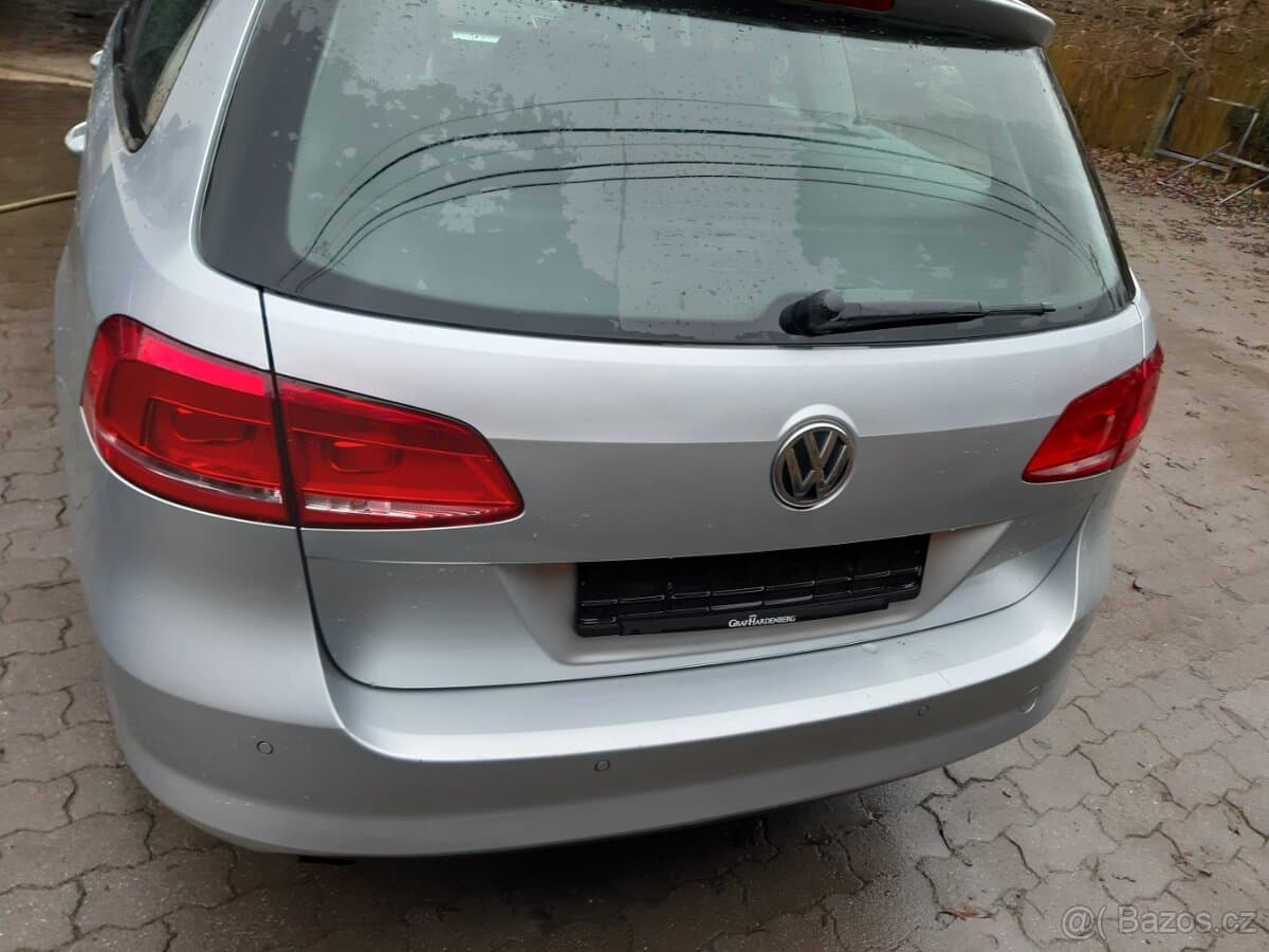 2012 Volkswagen PASSAT - 12