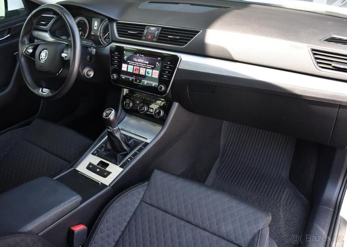 2020 Škoda SUPERB - 12
