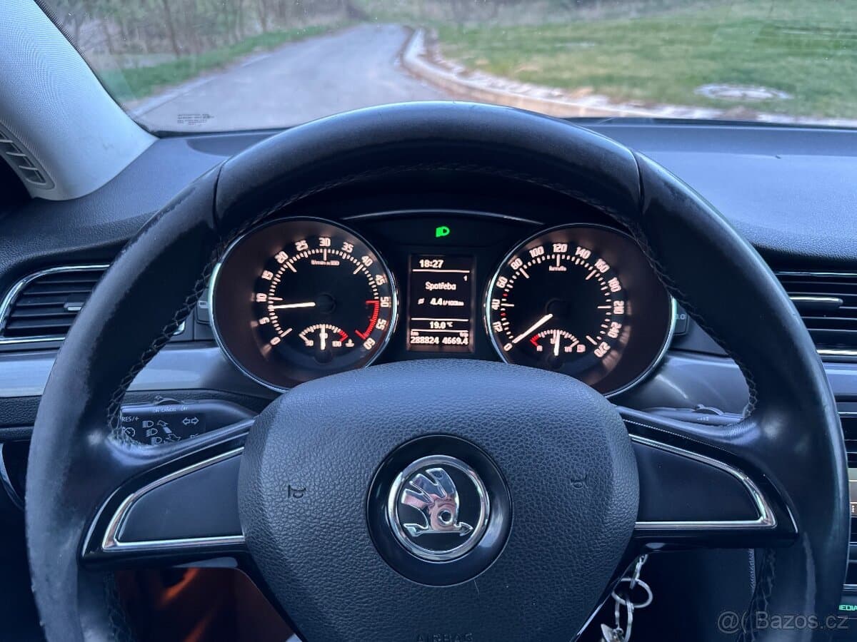 2015 Škoda SUPERB - 12