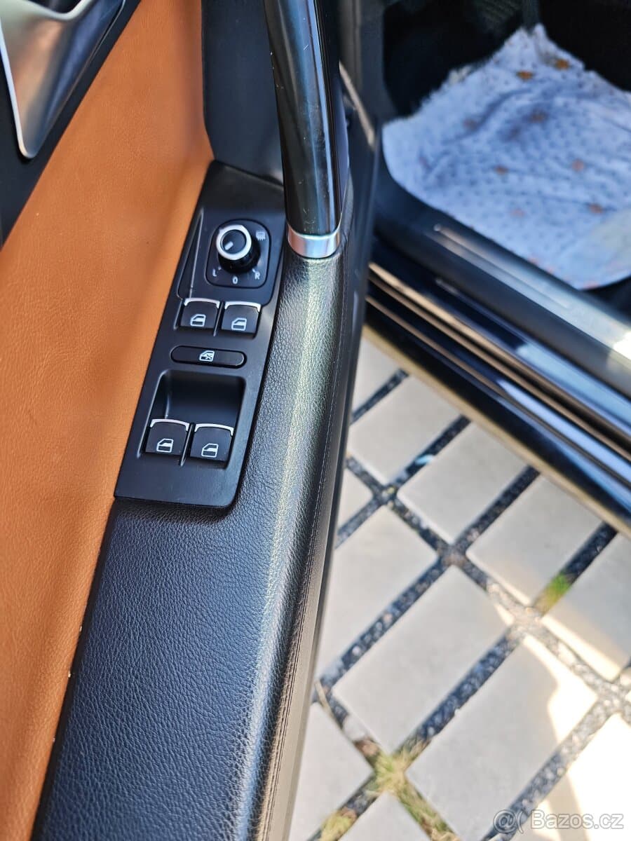 2011 Volkswagen PASSAT - 12