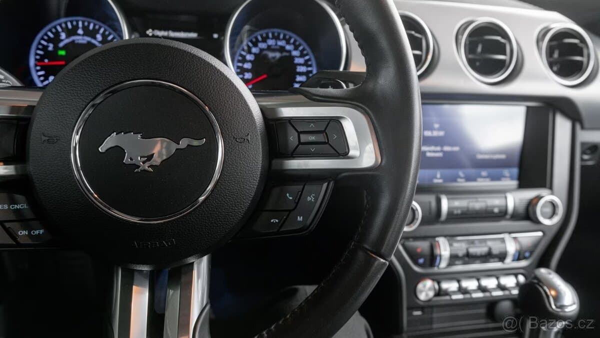2020 Ford MUSTANG - 12