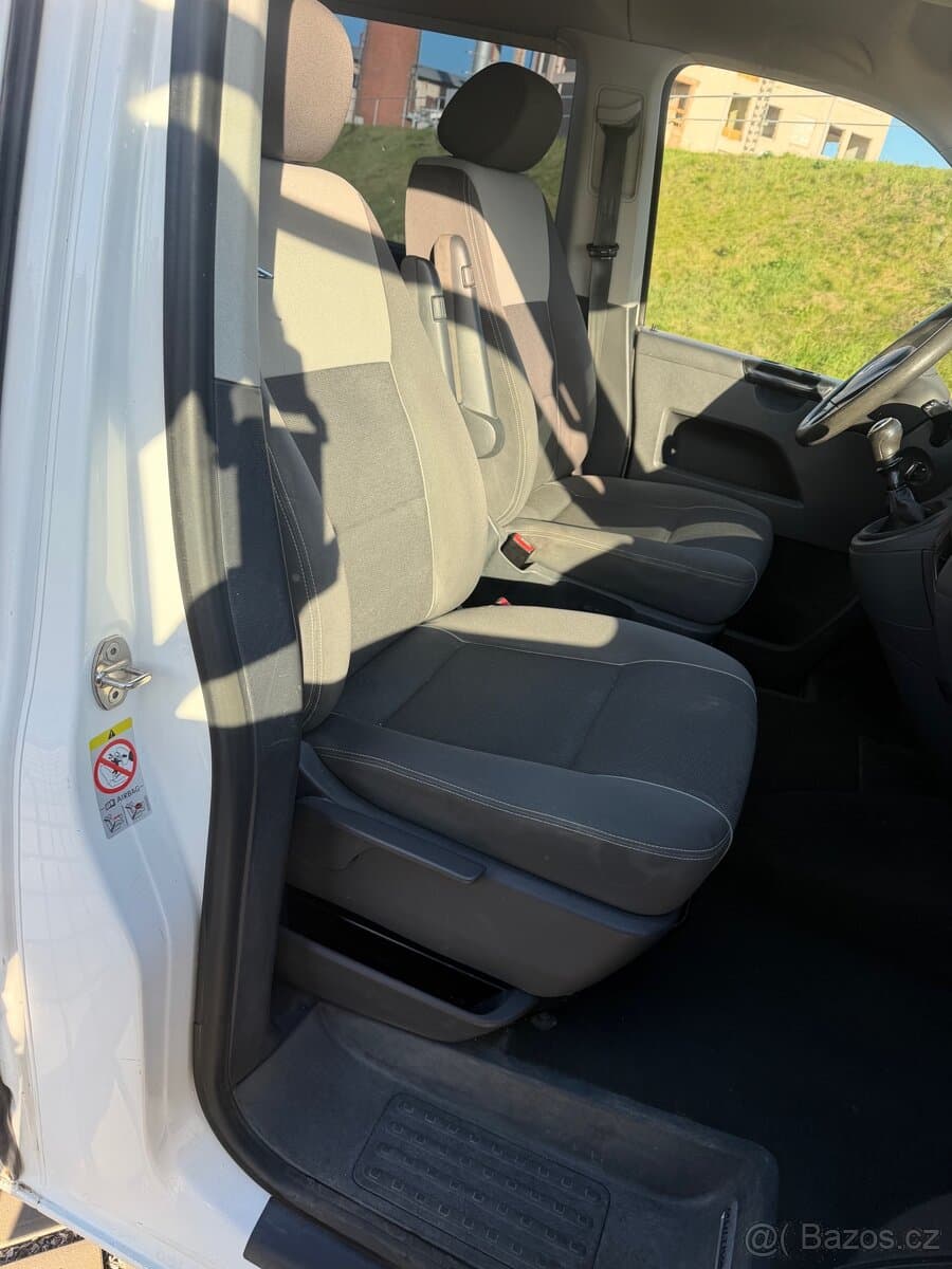 2010 Volkswagen MULTIVAN - 12